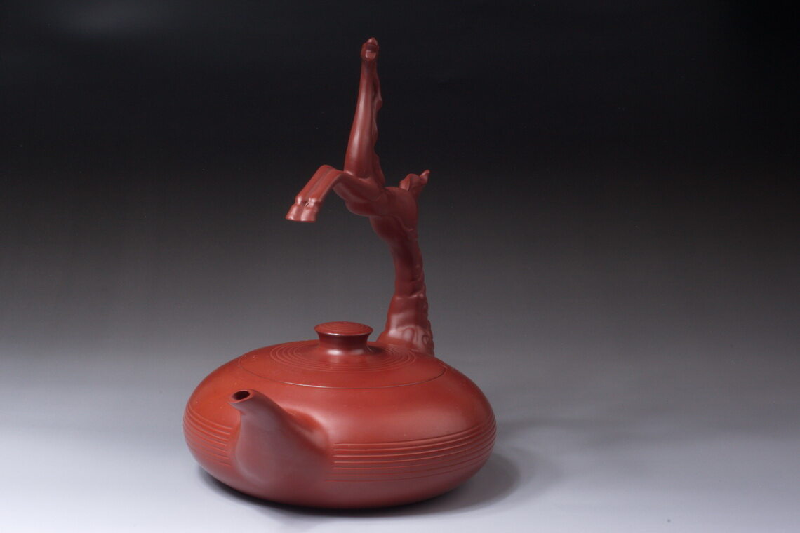 章燕城手拉壶作品《马到成功》