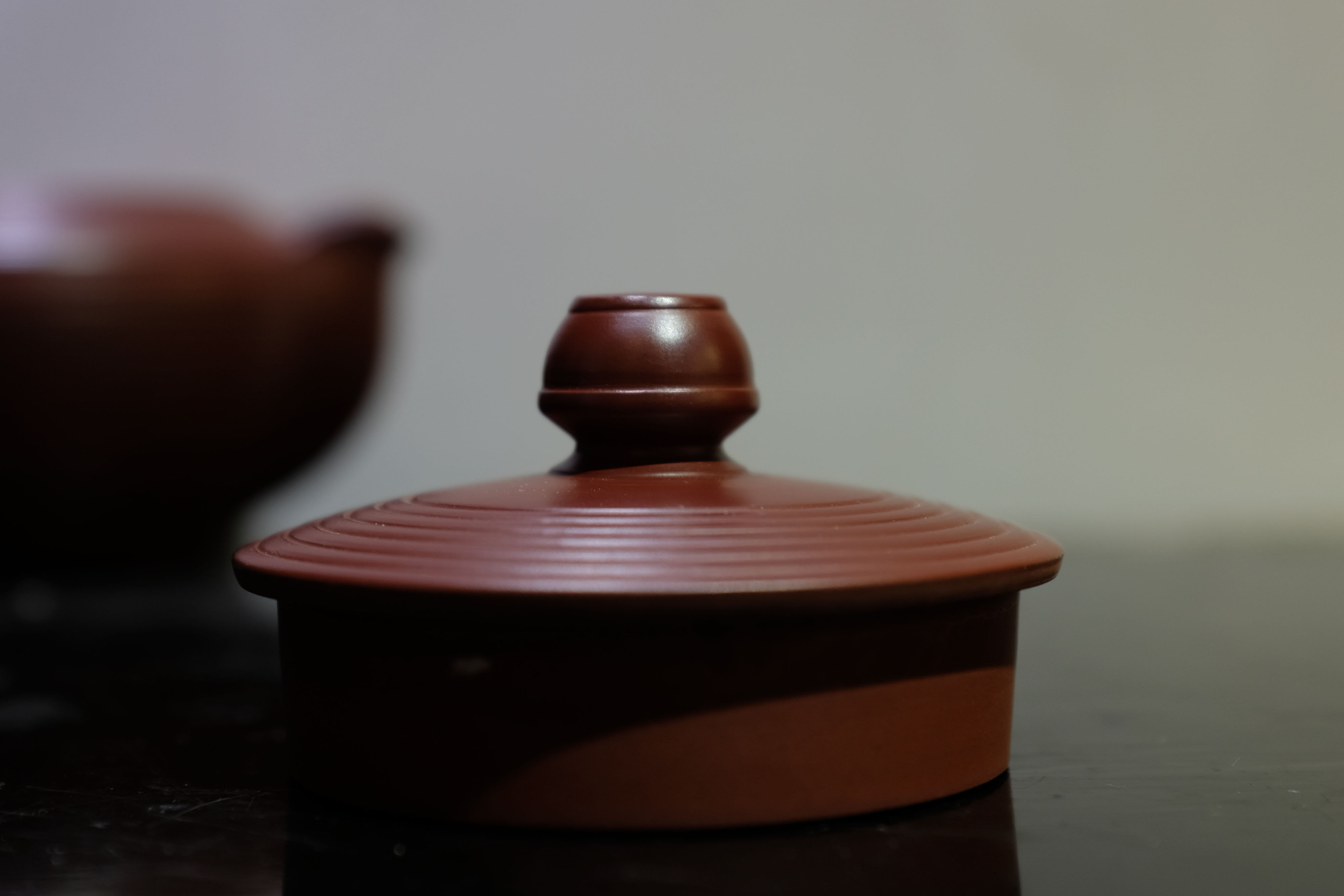 章燕城手拉壶作品《和平鸽》